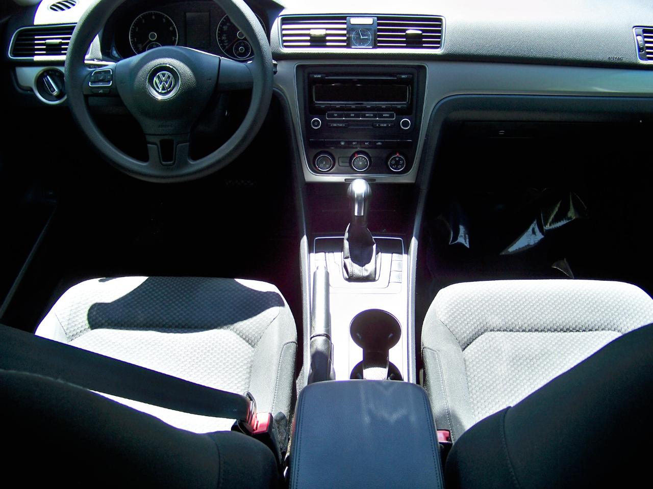 Volkswagen Passat 2.5L S W/Appearance 2013
