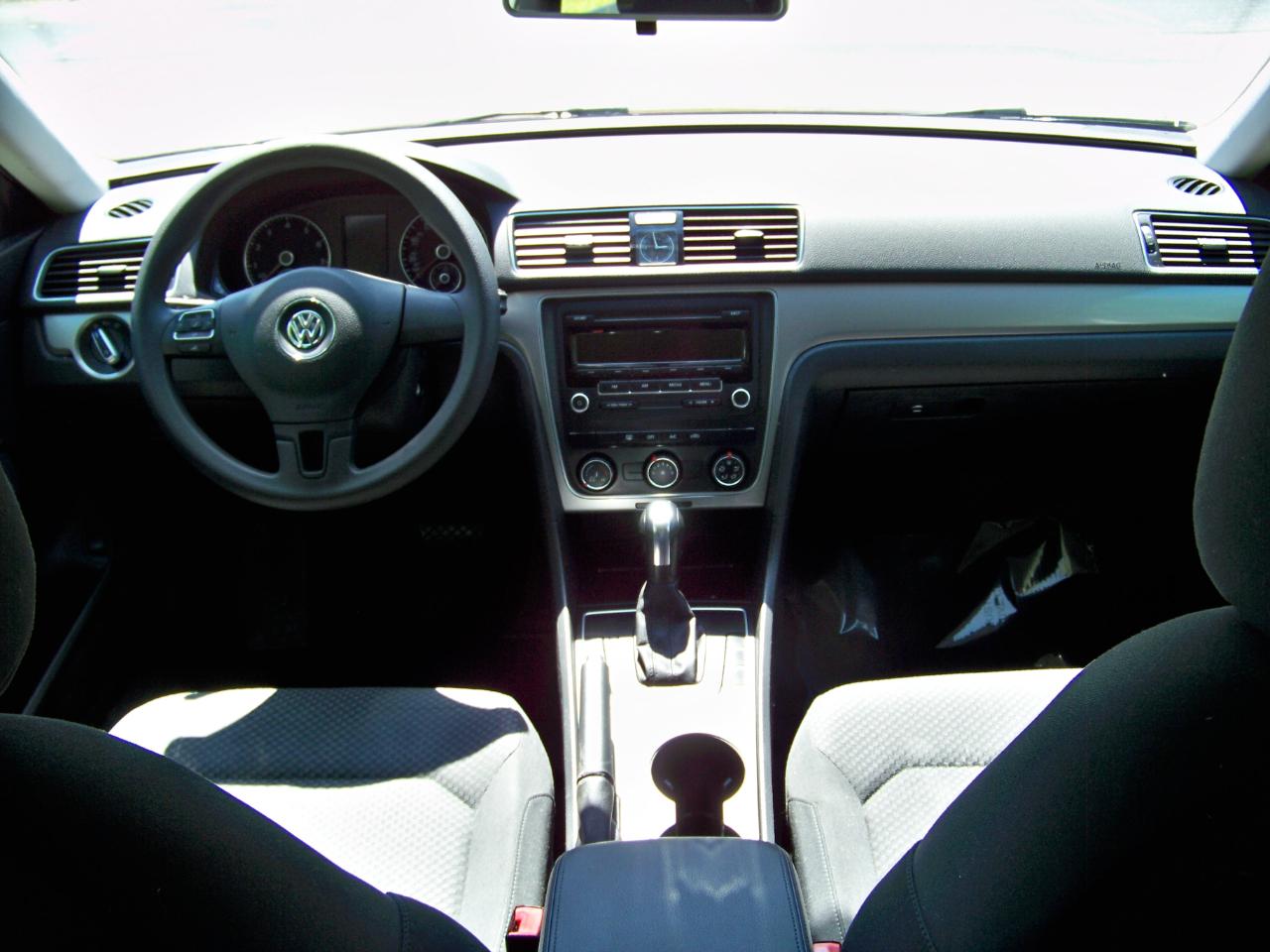 Volkswagen Passat 2.5L S W/Appearance 2013