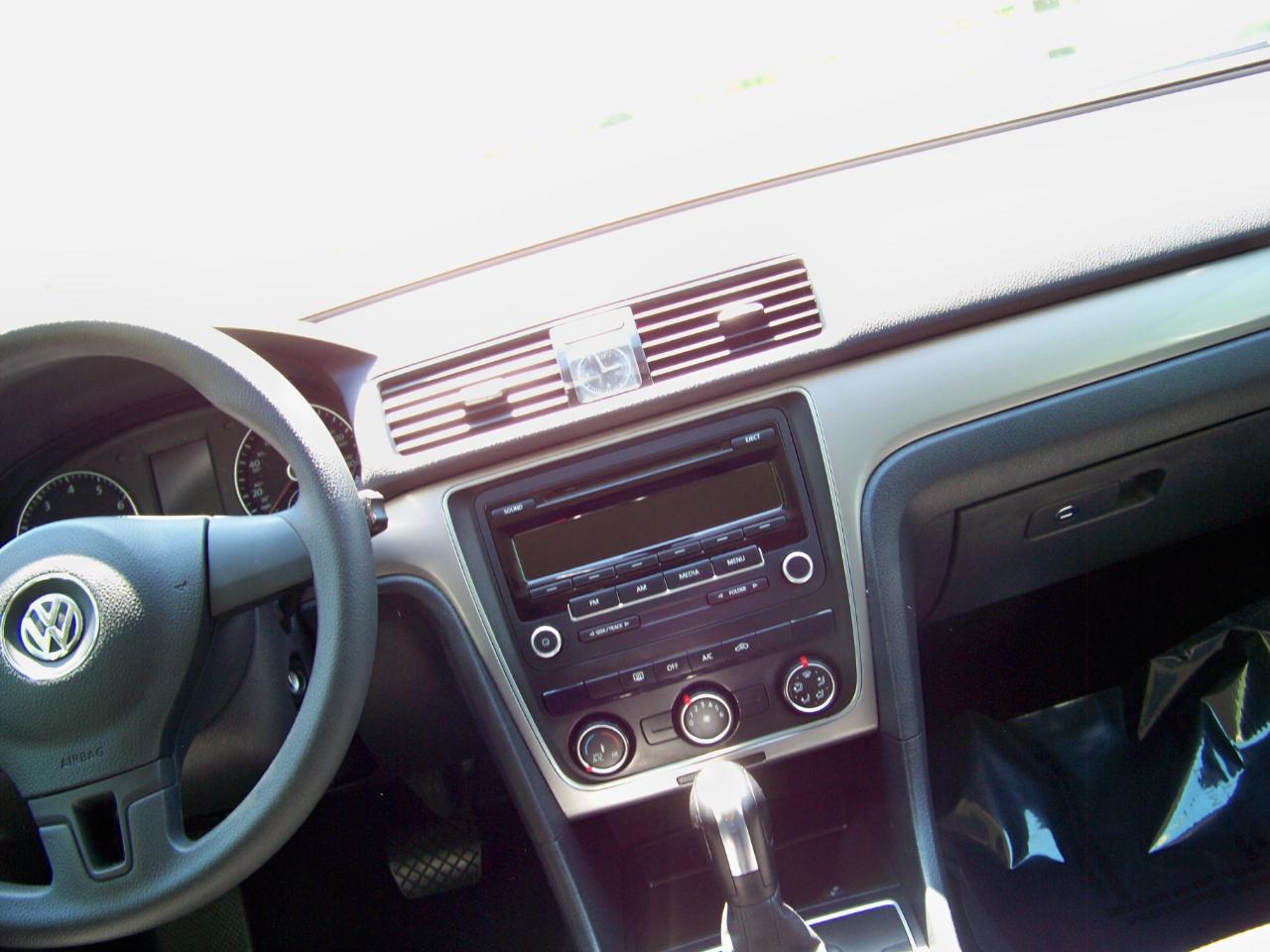 Volkswagen Passat 2.5L S W/Appearance 2013