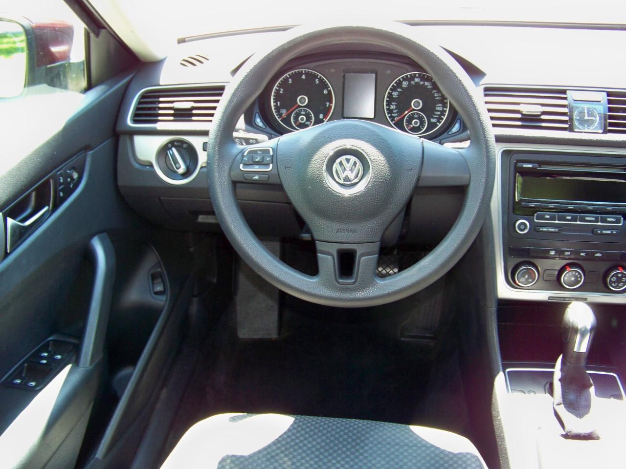 Volkswagen Passat 2.5L S W/Appearance 2013