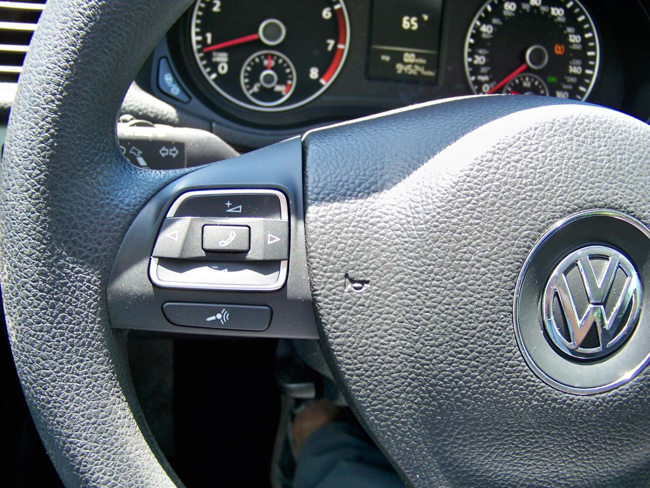 Volkswagen Passat 2.5L S W/Appearance 2013