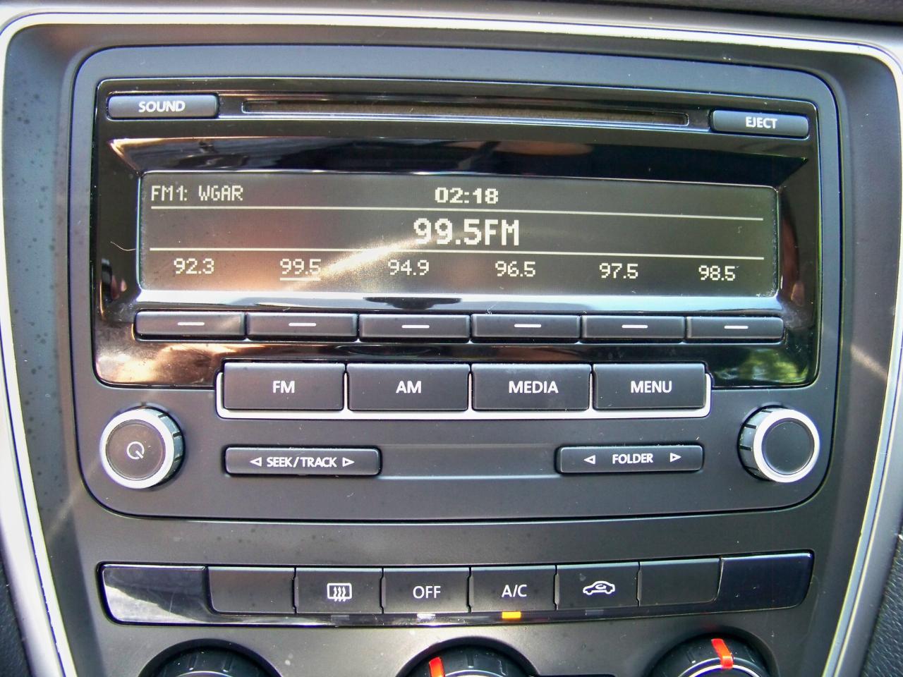 Volkswagen Passat 2.5L S W/Appearance 2013