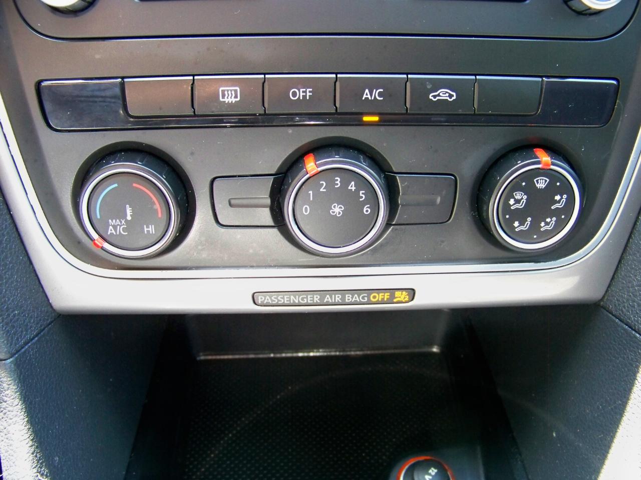 Volkswagen Passat 2.5L S W/Appearance 2013