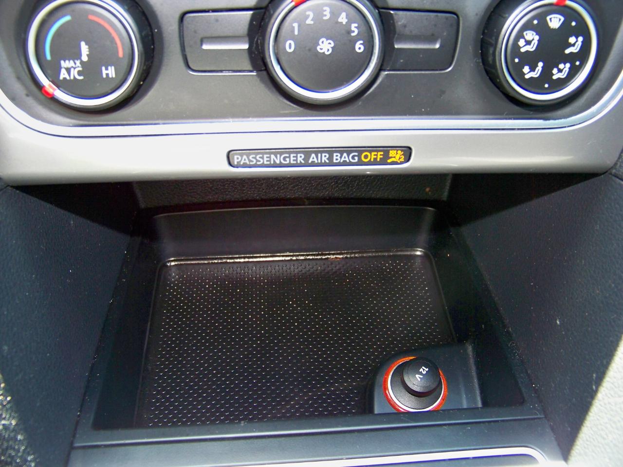 Volkswagen Passat 2.5L S W/Appearance 2013