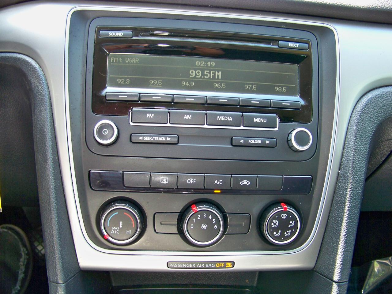 Volkswagen Passat 2.5L S W/Appearance 2013