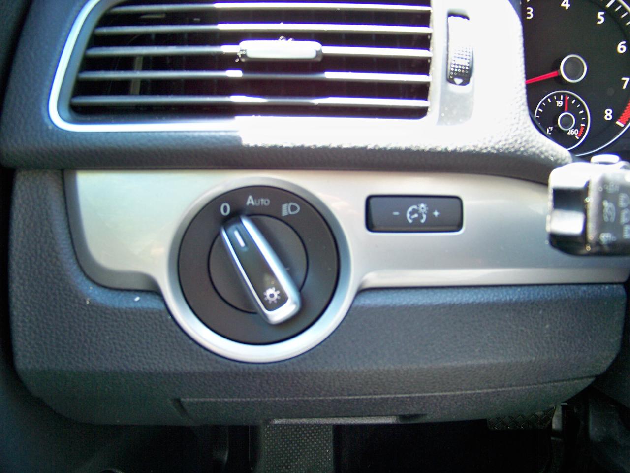 Volkswagen Passat 2.5L S W/Appearance 2013