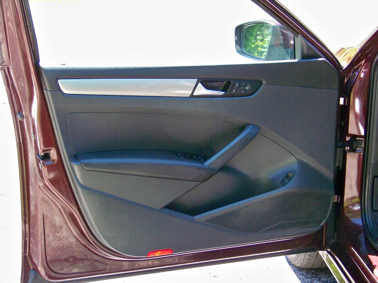 Volkswagen Passat 2.5L S W/Appearance 2013