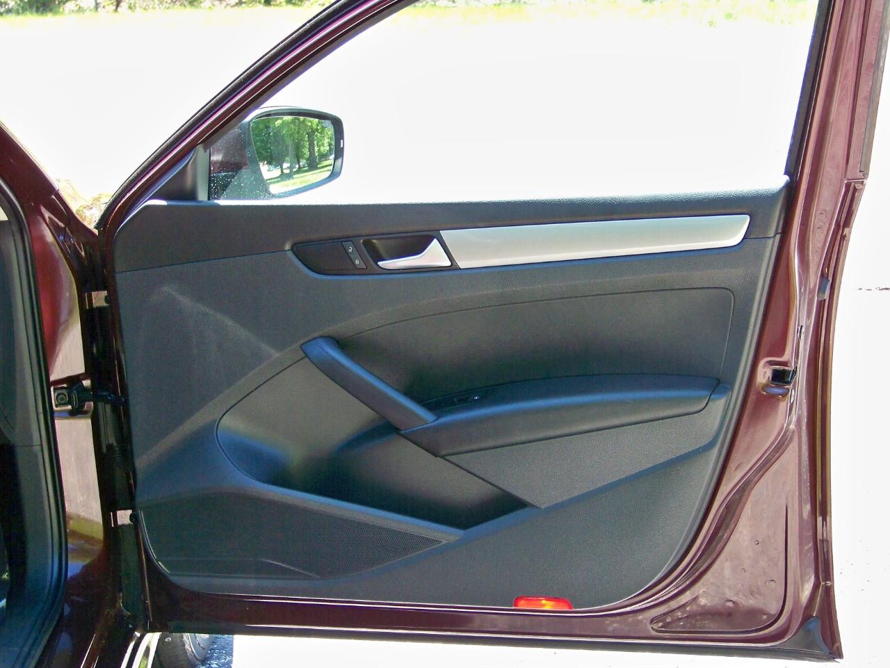 Volkswagen Passat 2.5L S W/Appearance 2013
