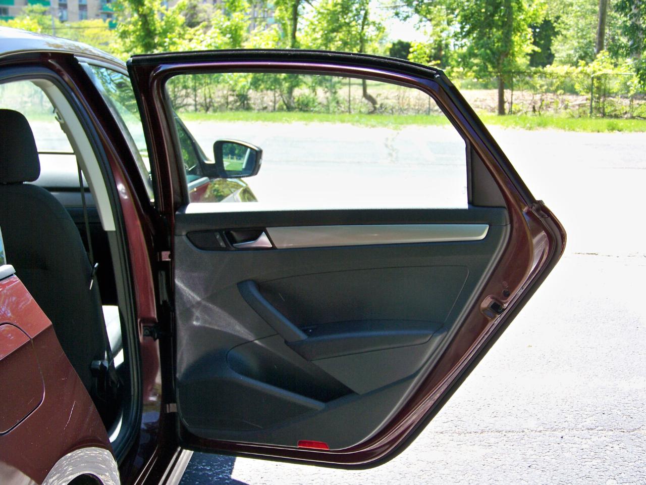 Volkswagen Passat 2.5L S W/Appearance 2013