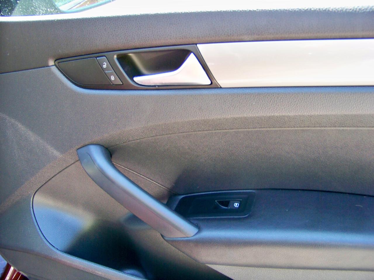Volkswagen Passat 2.5L S W/Appearance 2013