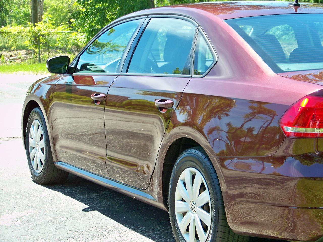 Volkswagen Passat 2.5L S W/Appearance 2013