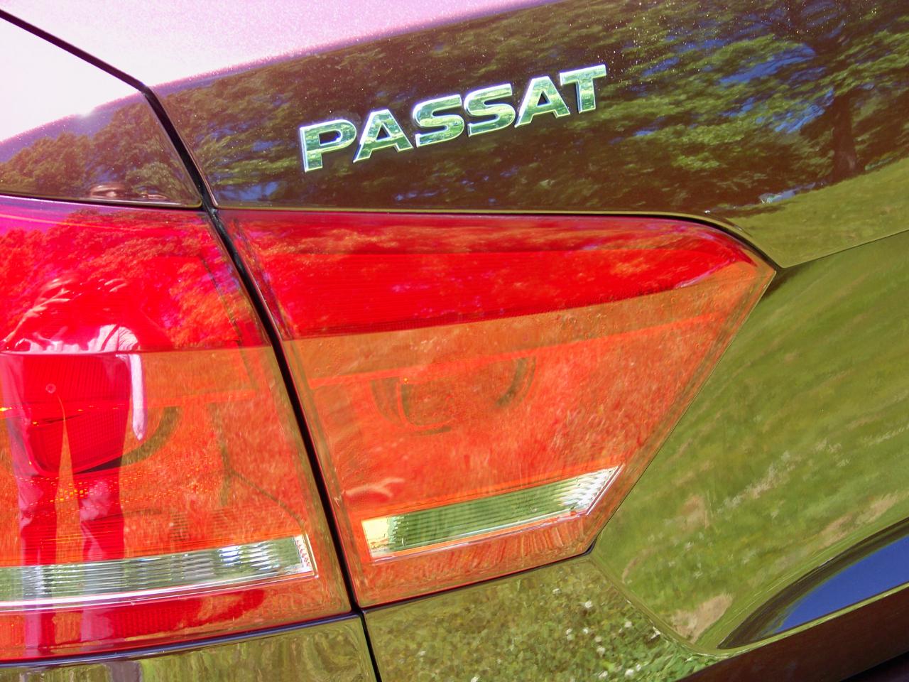 Volkswagen Passat 2.5L S W/Appearance 2013