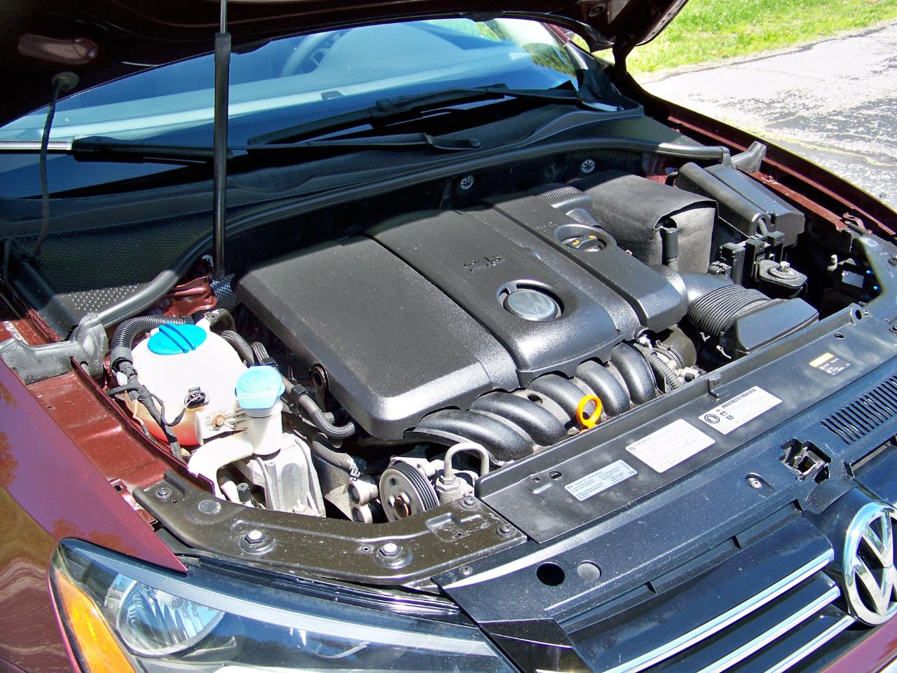 Volkswagen Passat 2.5L S W/Appearance 2013