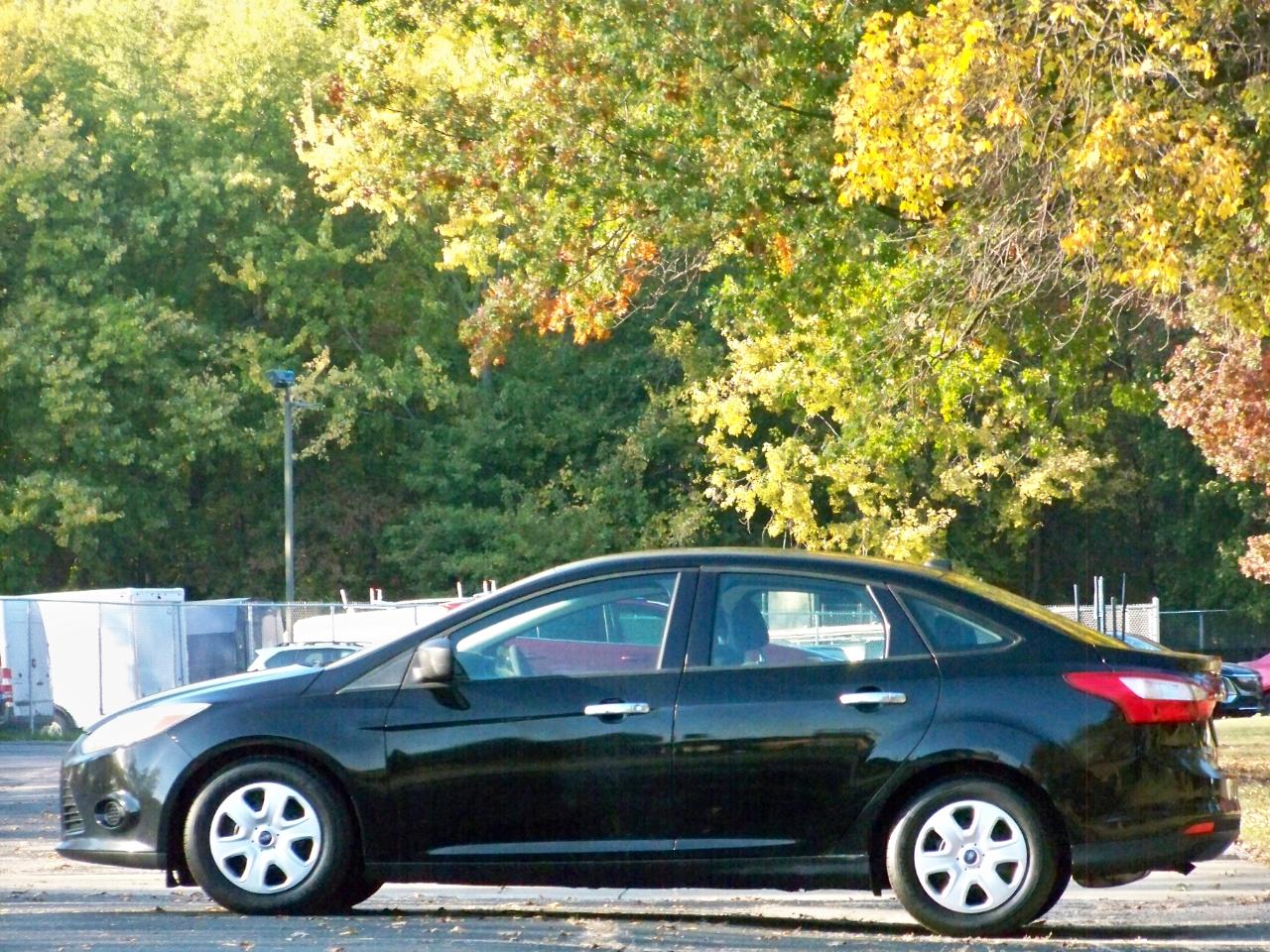 Ford Focus S Sedan 2012