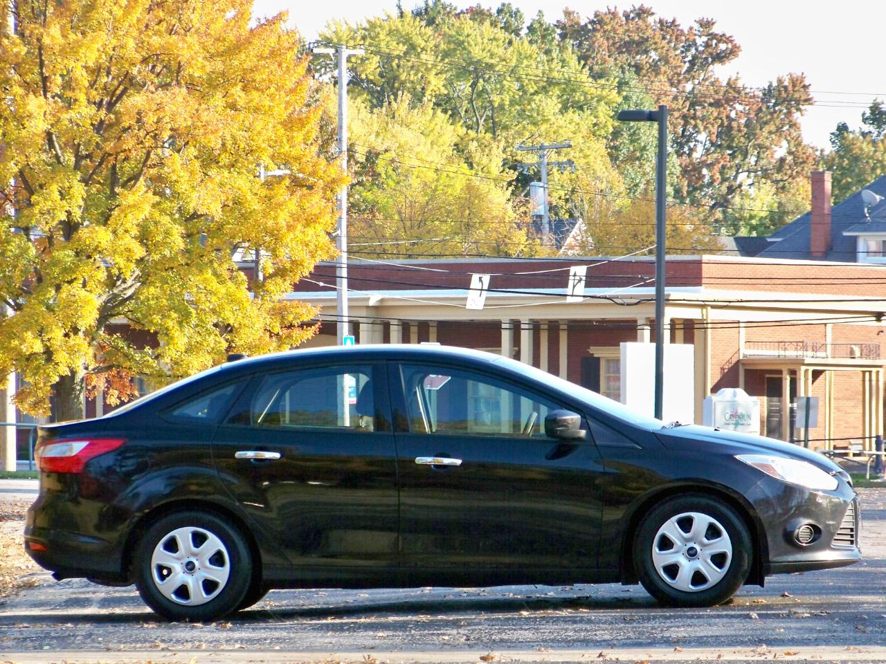 Ford Focus S Sedan 2012
