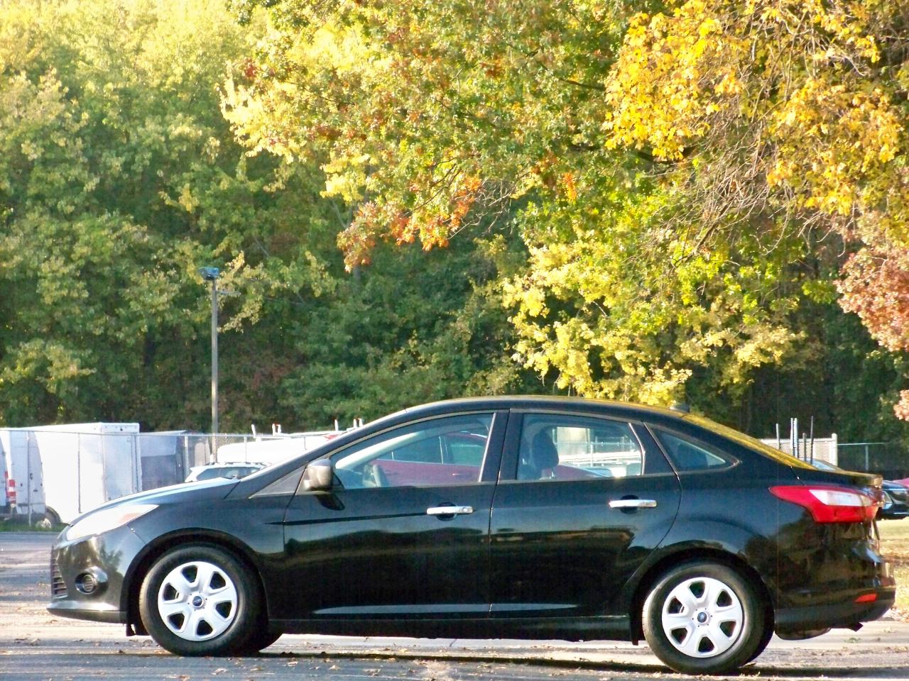 Ford Focus S Sedan 2012