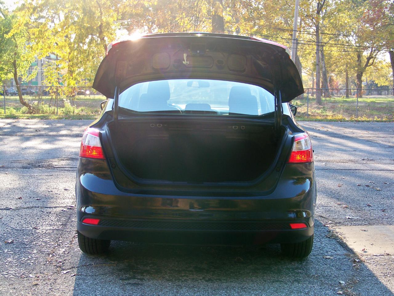 Ford Focus S Sedan 2012