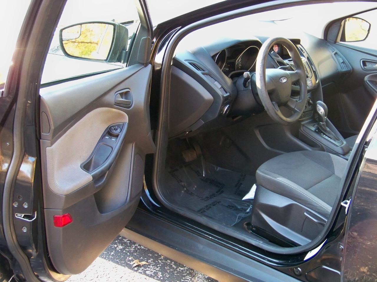 Ford Focus S Sedan 2012