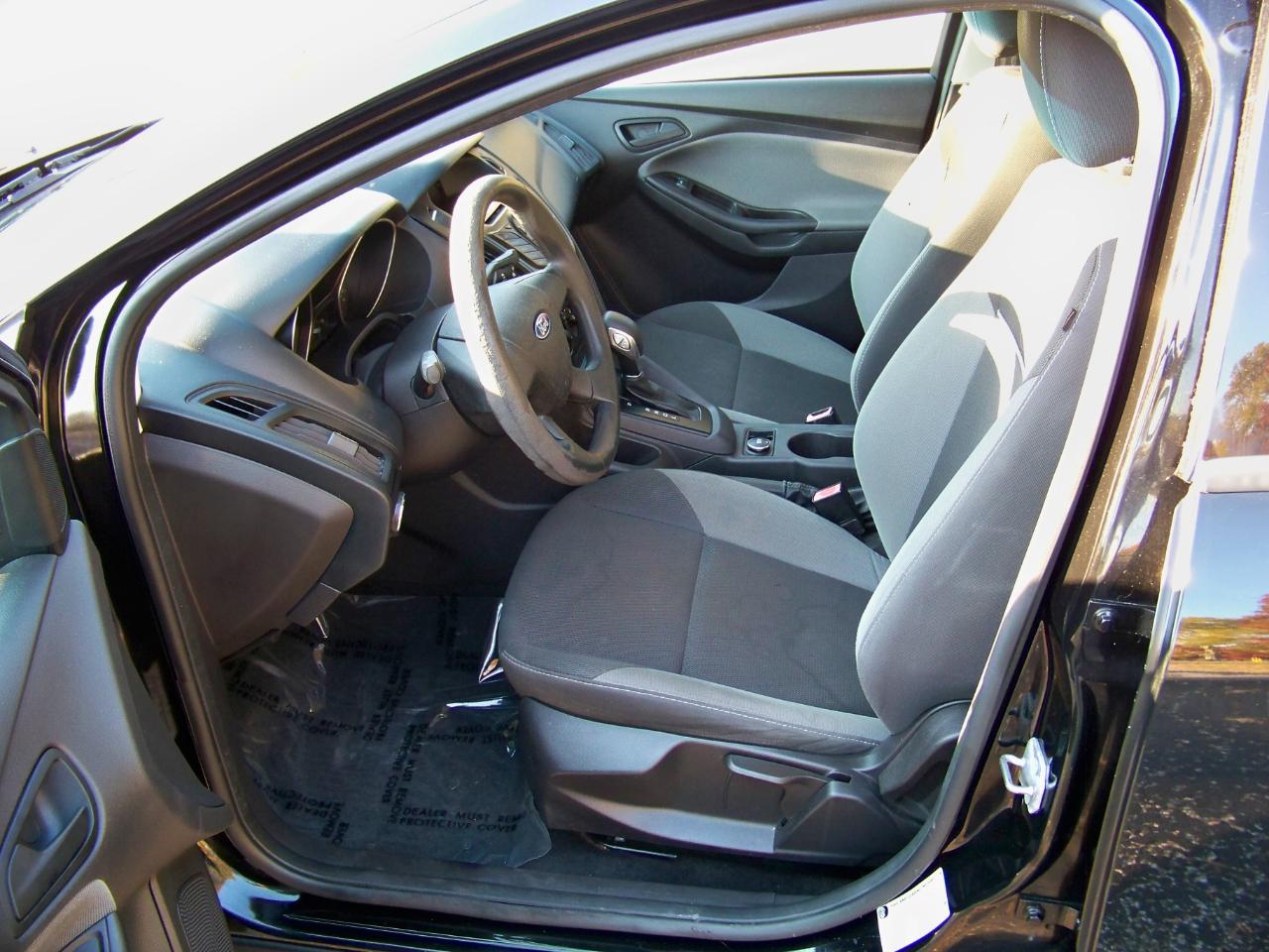 Ford Focus S Sedan 2012