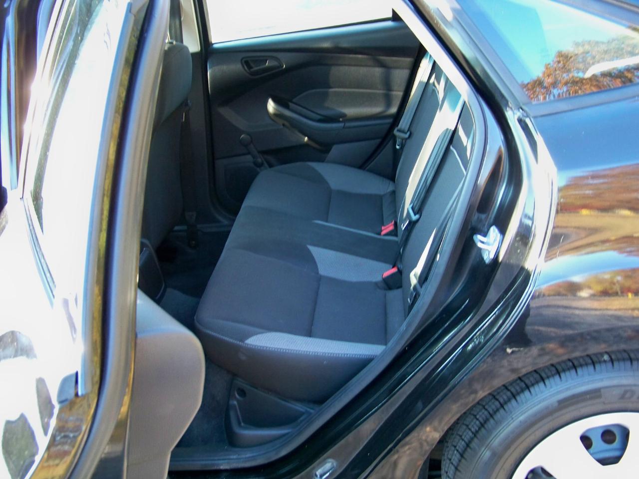 Ford Focus S Sedan 2012