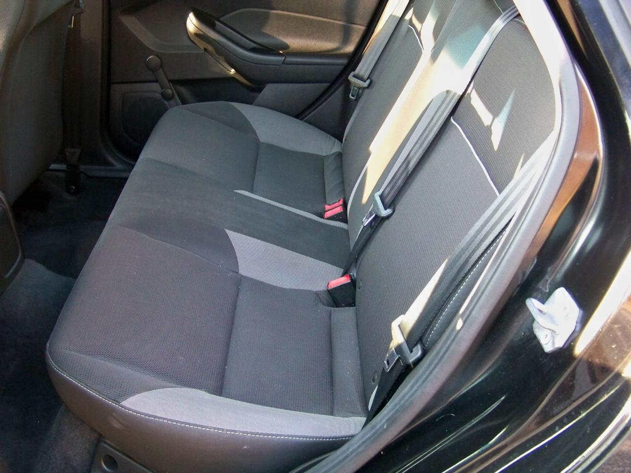 Ford Focus S Sedan 2012
