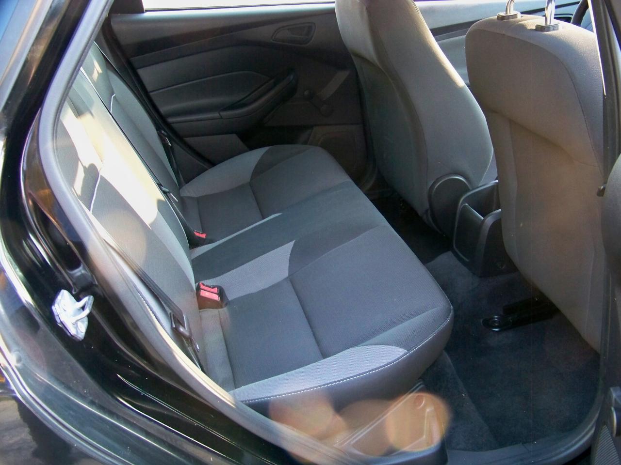 Ford Focus S Sedan 2012