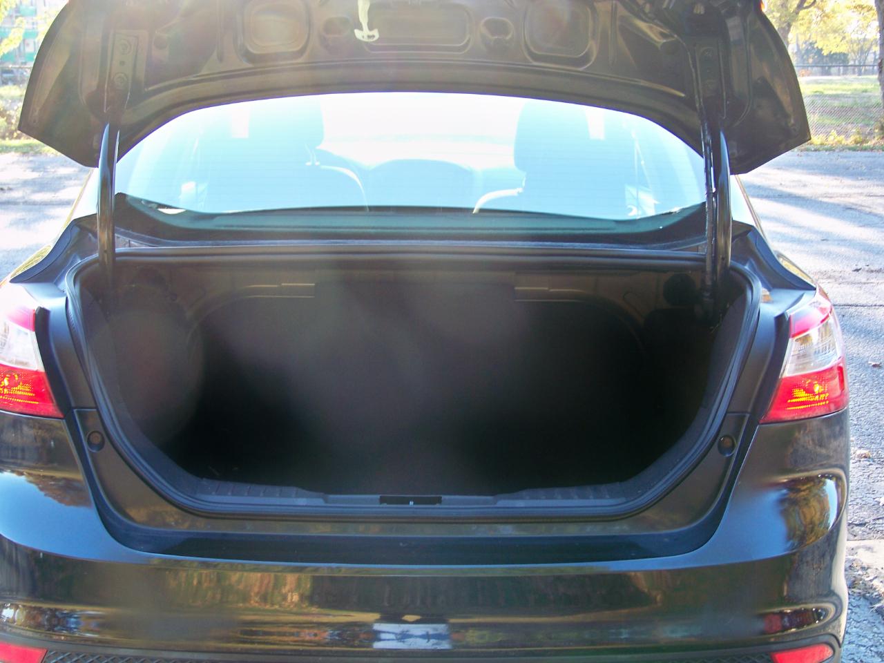 Ford Focus S Sedan 2012