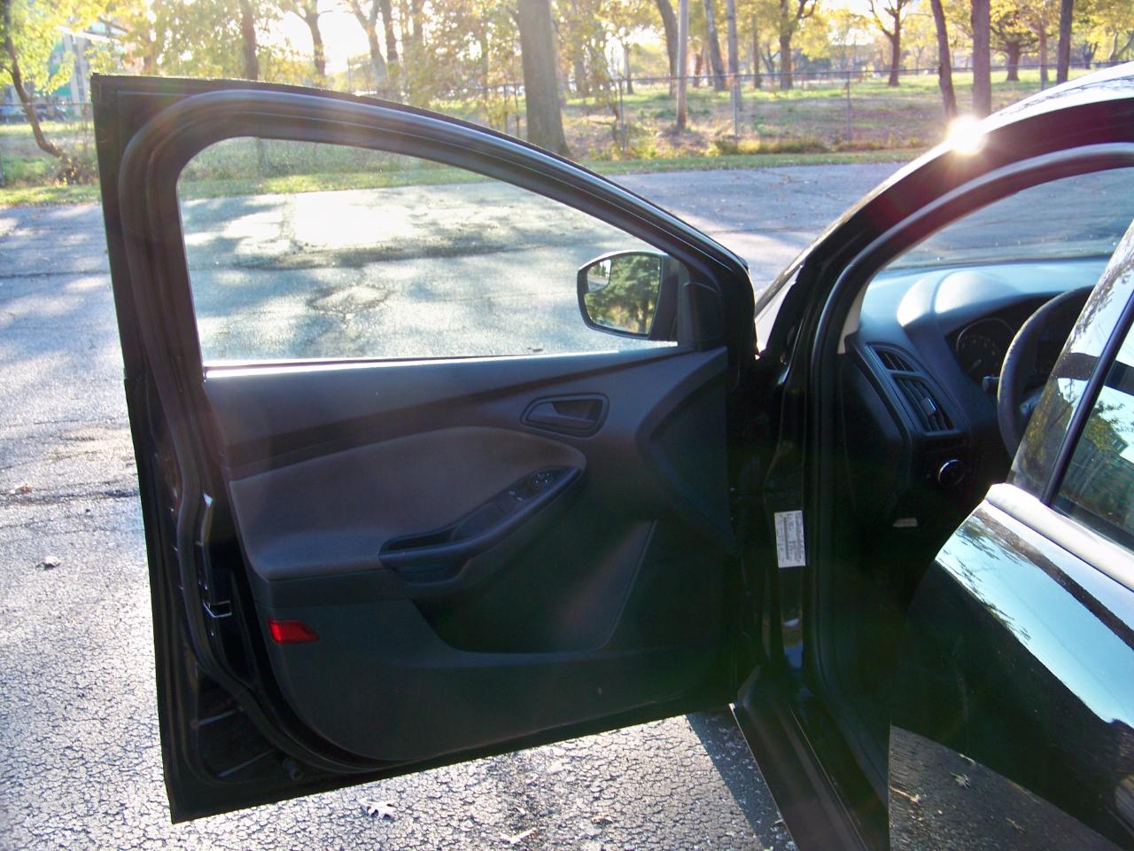 Ford Focus S Sedan 2012
