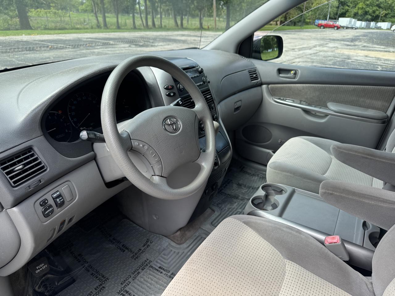 Toyota Sienna LE 8-Passenger 2009