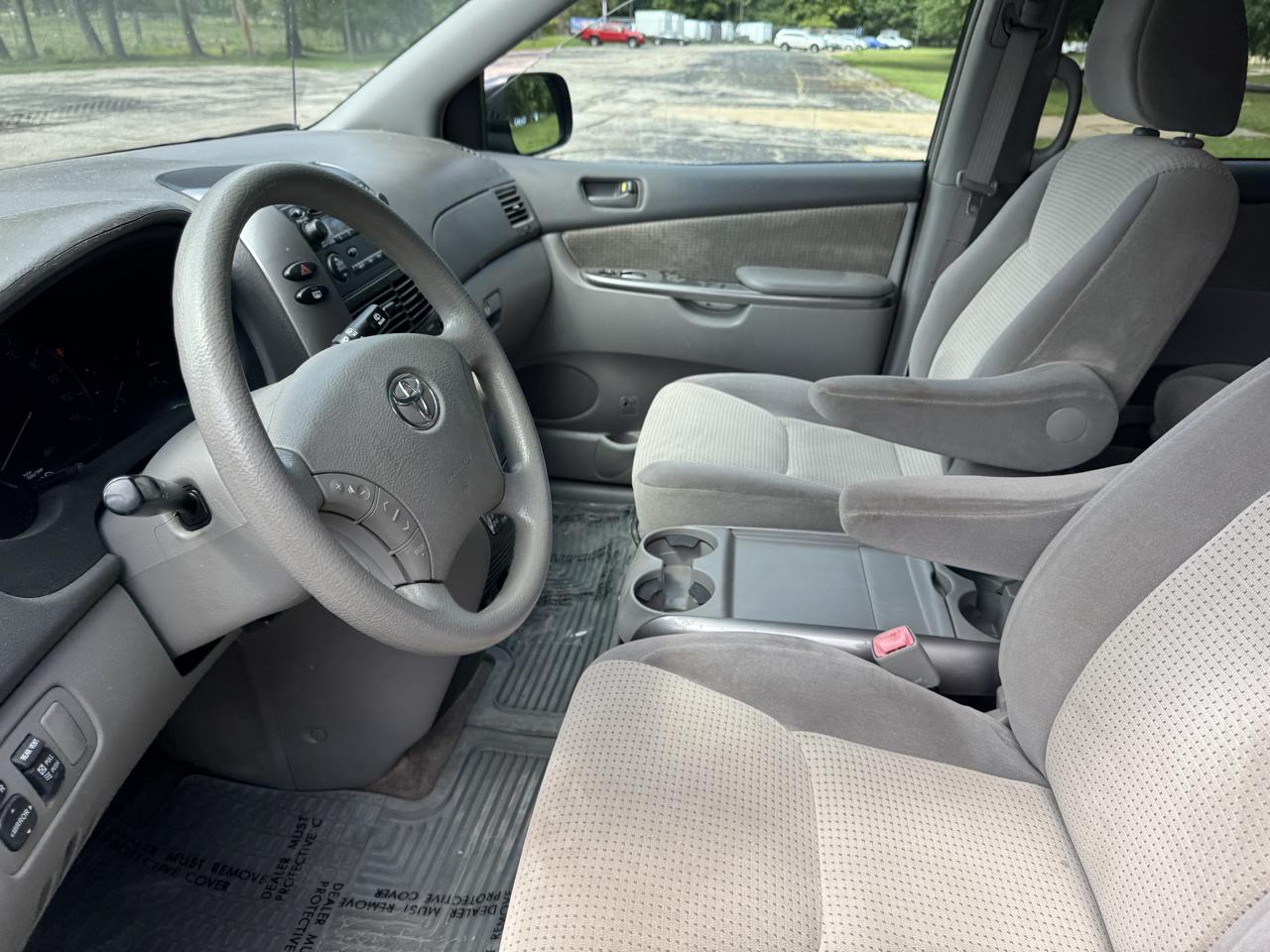 Toyota Sienna LE 8-Passenger 2009