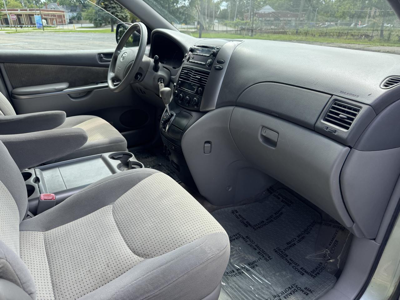 Toyota Sienna LE 8-Passenger 2009