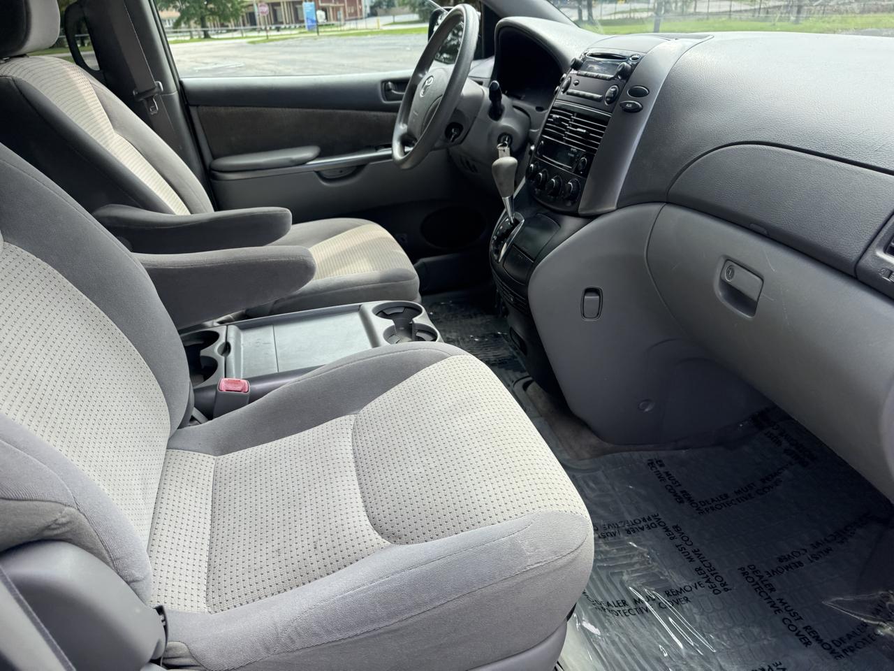 Toyota Sienna LE 8-Passenger 2009