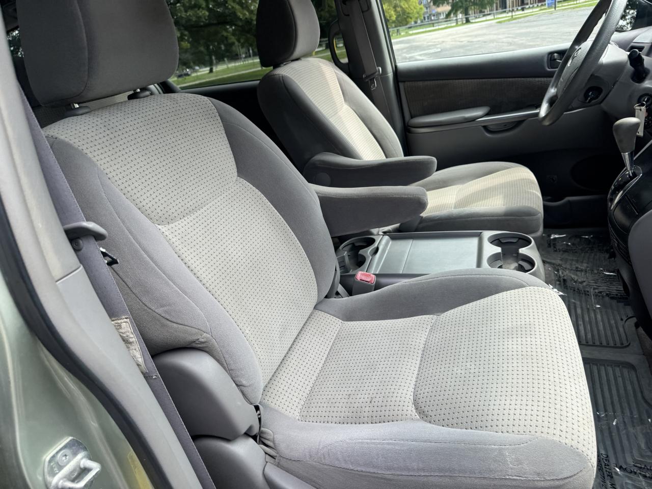 Toyota Sienna LE 8-Passenger 2009