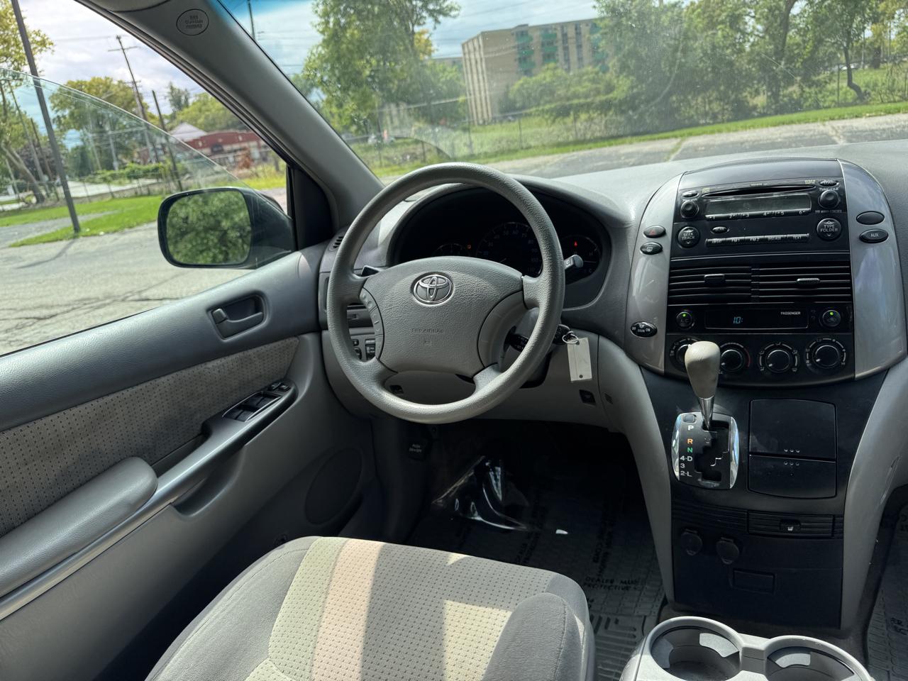Toyota Sienna LE 8-Passenger 2009