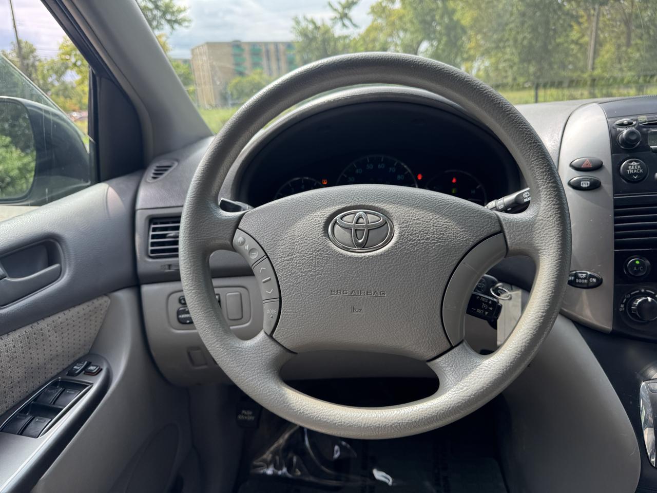 Toyota Sienna LE 8-Passenger 2009