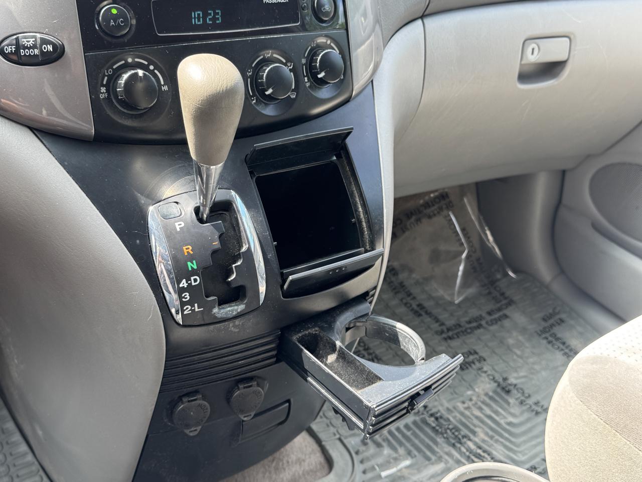 Toyota Sienna LE 8-Passenger 2009
