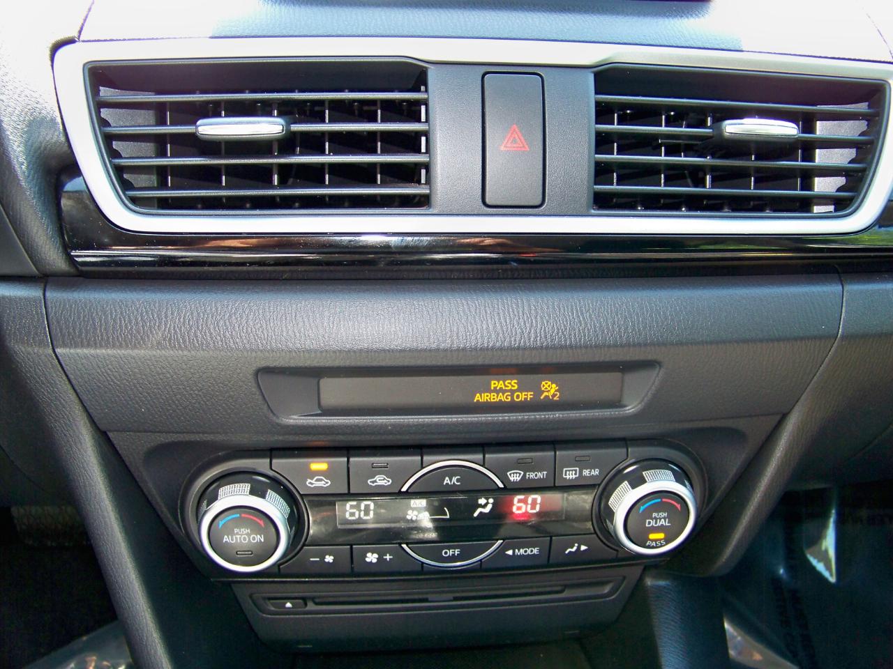 Mazda MAZDA3 i Touring 4D Hatchback 2014