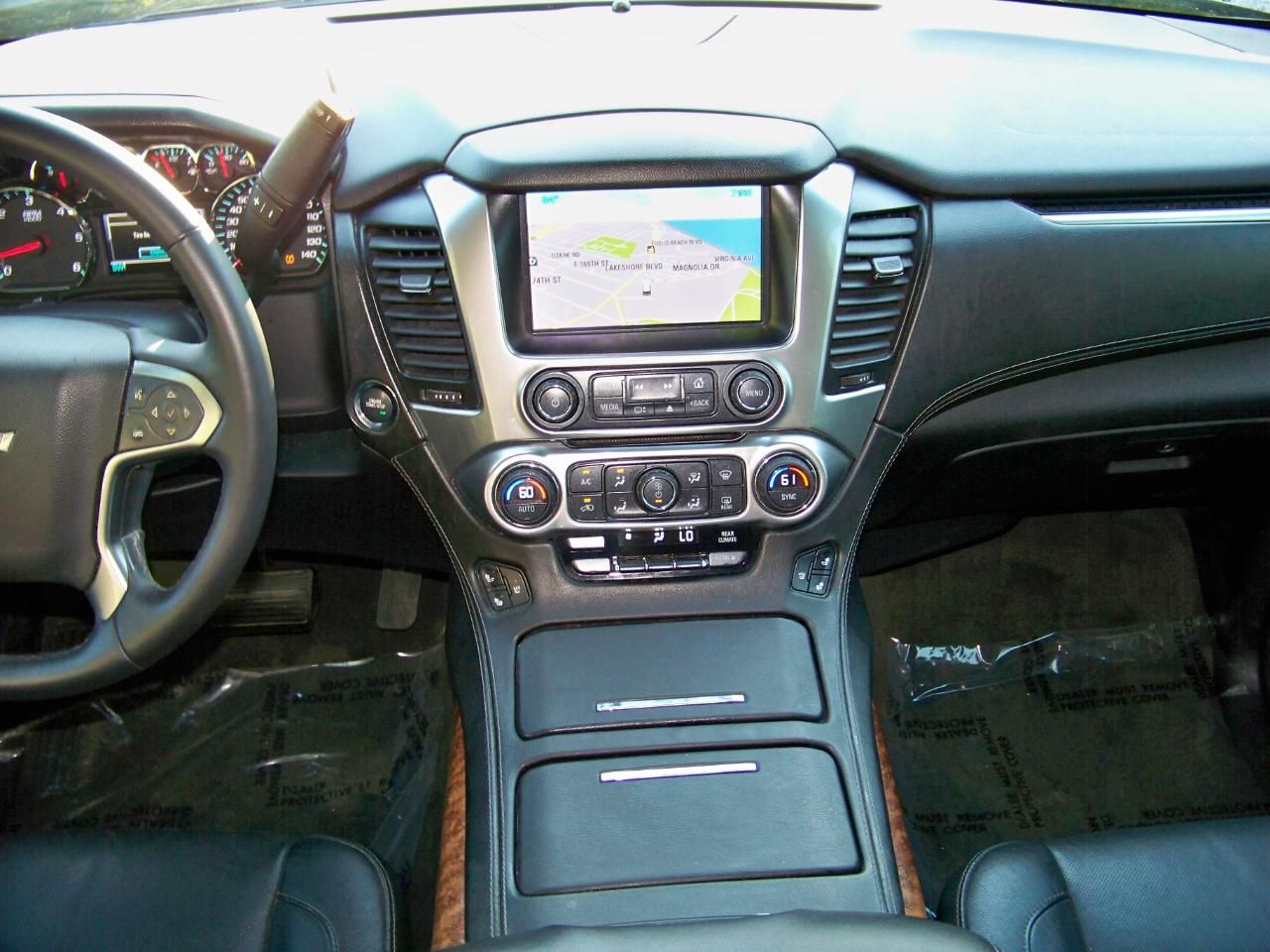 Chevrolet Suburban  2015