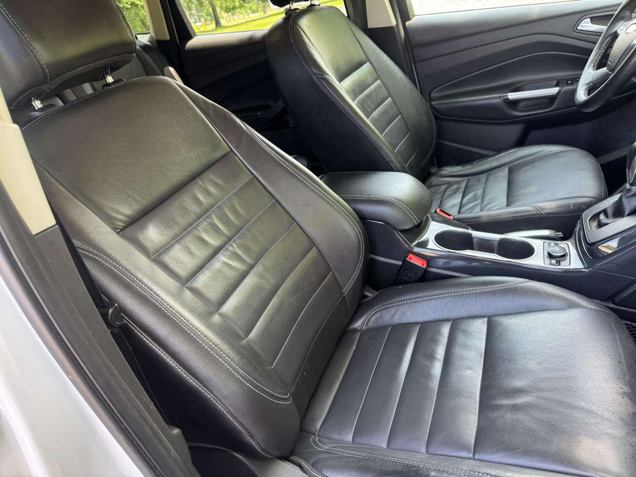 Ford Escape Titanium 4WD 2015