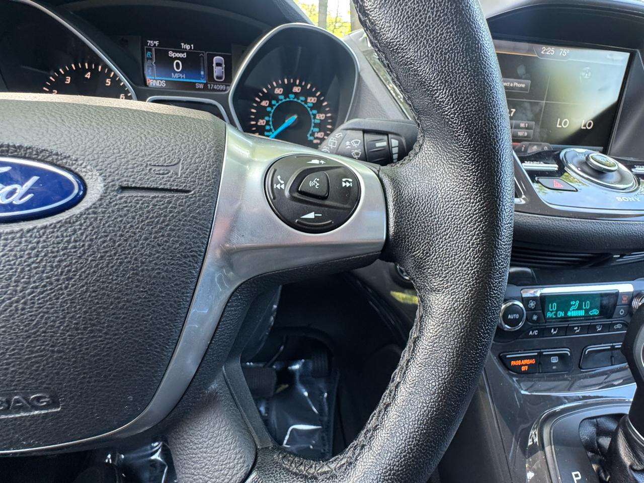 Ford Escape Titanium 4WD 2015