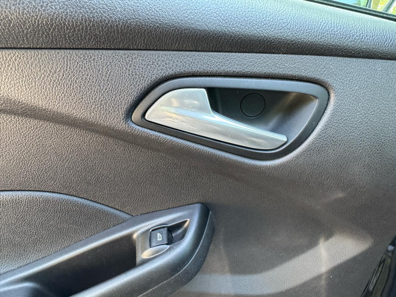 Ford Focus SE Sedan 2014
