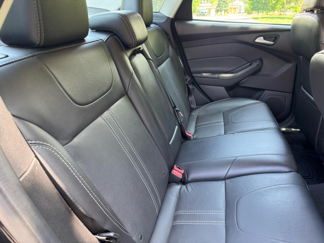 Ford Focus SE Sedan 2014