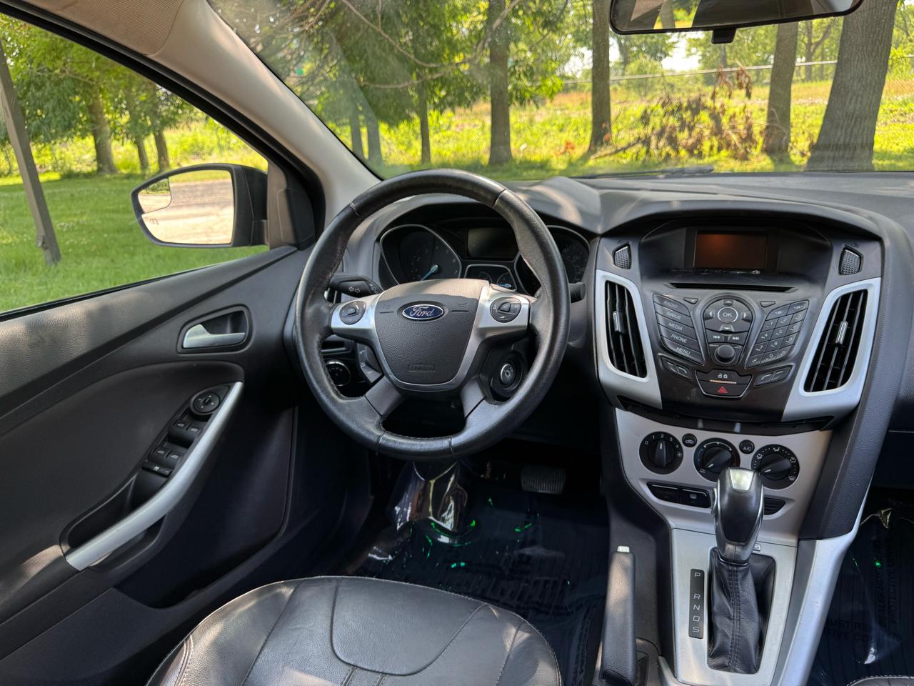 Ford Focus SE Sedan 2014