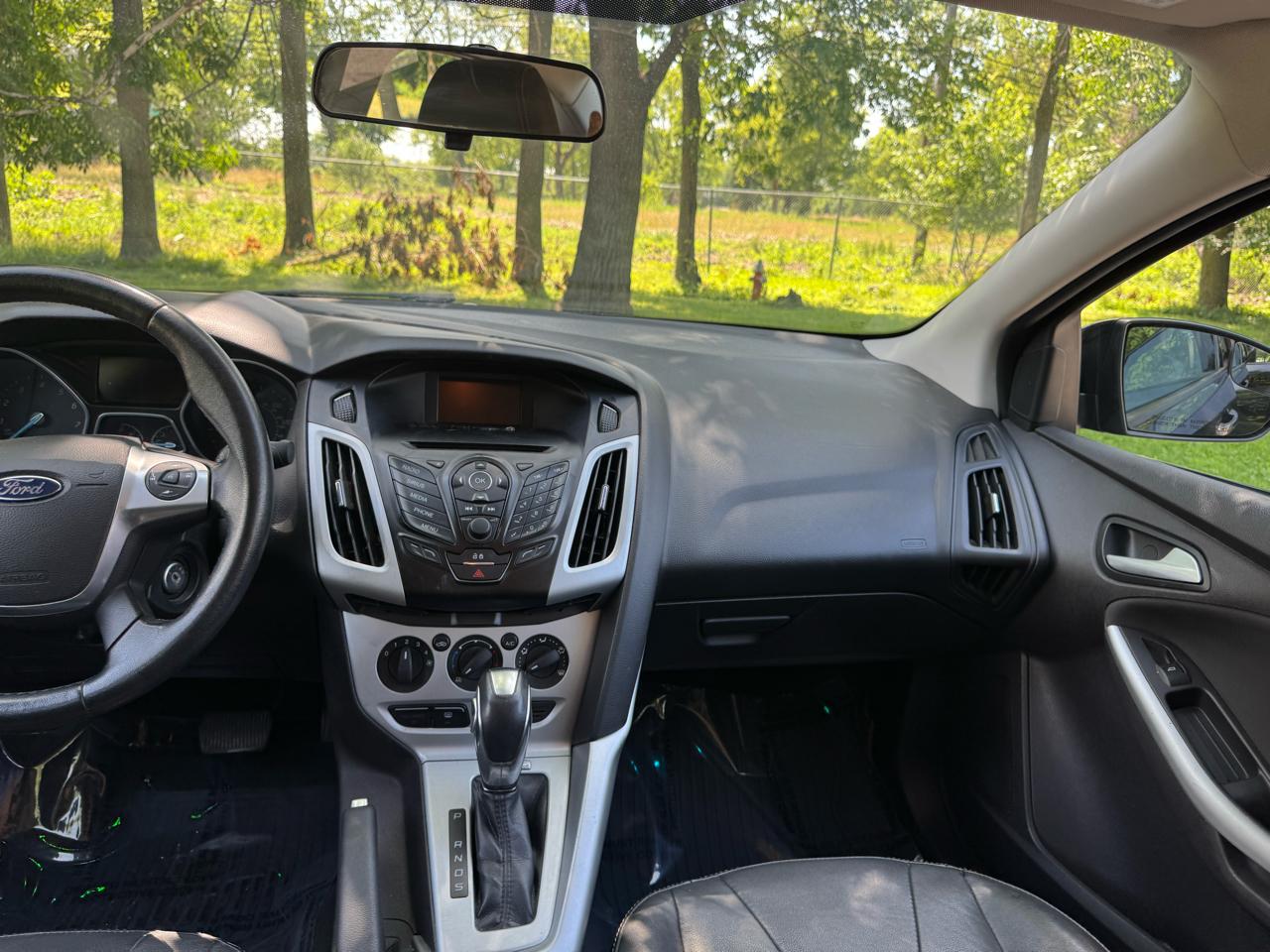 Ford Focus SE Sedan 2014