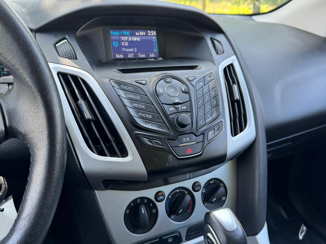 Ford Focus SE Sedan 2014