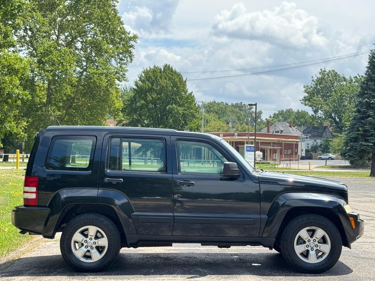 Jeep Liberty Sport 4WD 2011