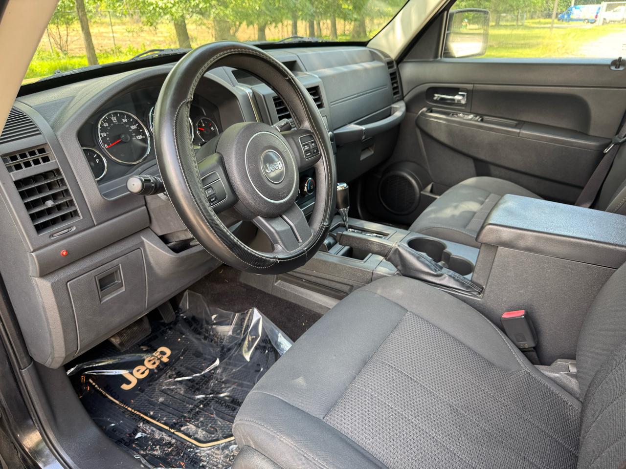 Jeep Liberty Sport 4WD 2011