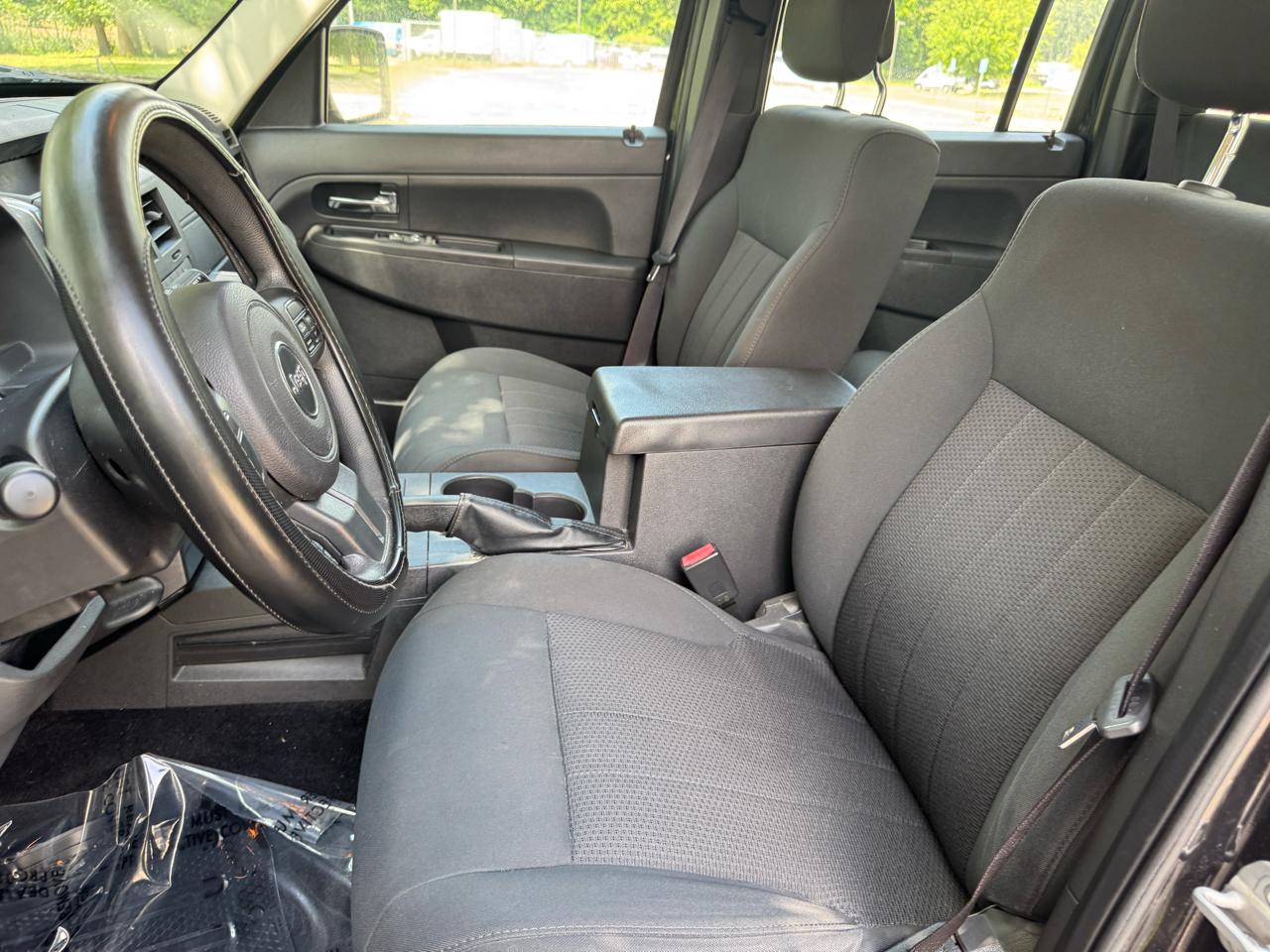 Jeep Liberty Sport 4WD 2011