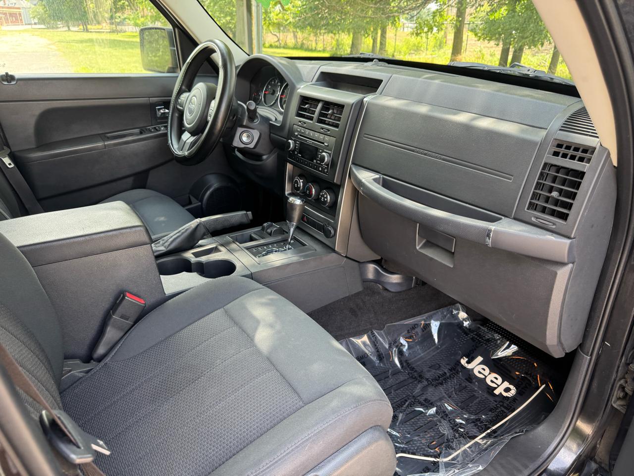 Jeep Liberty Sport 4WD 2011