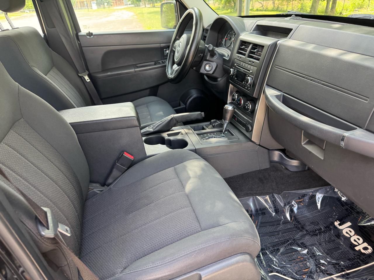 Jeep Liberty Sport 4WD 2011